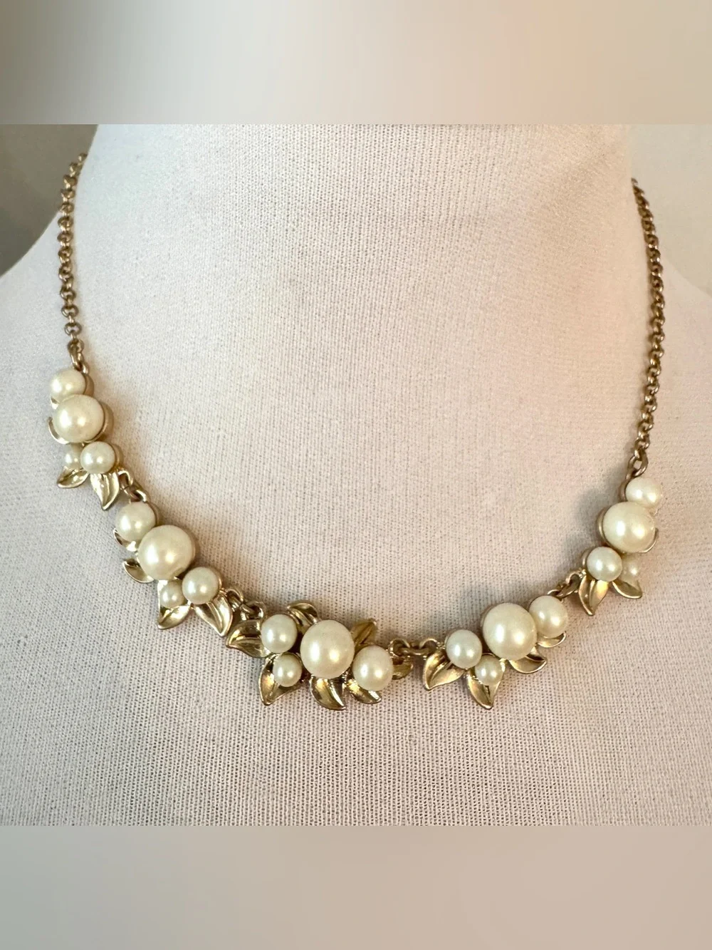 Gold-Tone Pearl Cluster Necklace Brooks Brothers 18” Romantic Chic